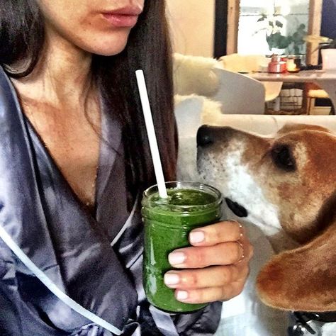 Rise and shine (Thanks @joethejuicer for reminding me to drink my greens. Great recipe from Joe is live on www.thetig.com now) #TheTig #greenjuice @_thetig The Tig Meghan Markle, Meghan Markle Instagram, Princ Harry, Green Juice Recipe, The Tig, Best Instagram Photos, Meghan Markle Style, Yummy Pasta Recipes, Juice Recipe