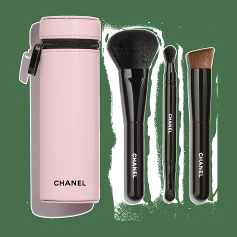 Shop LES PINCEAUX DE CHANEL COLLECTION OF 3 ESSENTIAL BRUSHES and discover more Makeup at CHANEL.com. Shop now and enjoy complimentary samples. Chanel Brushes, Chanel Ballerina, Perfume Chanel, Chanel Box, Chanel Store, Chanel Collection, Chanel Beauty, Chanel Makeup, Couture Mode