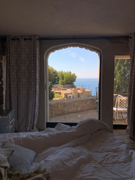 South Of France Home Aesthetic, South France House Interiors, South Of France Bedroom, France House Aesthetic, Southern France House, South France House, French House Interior Provence France, Home Aestethic, Italy House Italian Villa