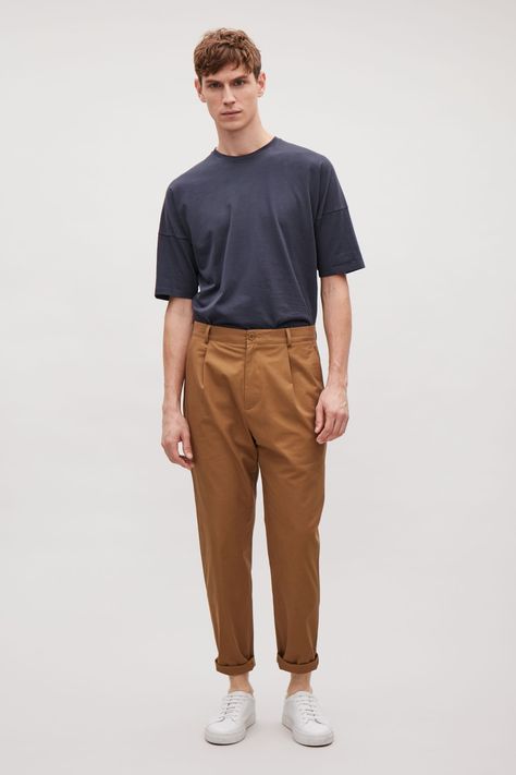 An oversized style, made from a soft cotton, these chino style trousers are a relaxed fit with casual turn-ups. Designed to sit on the hip, they have pleats at the front, classic belt loops and slanted side pockets. Vintage Outfits For Men, Chinos Men, Vintage Outfits Men, Tan Trousers, Mens Chino Pants, Trousers Men, Tan Guys, Mens Chinos, Chino Trousers