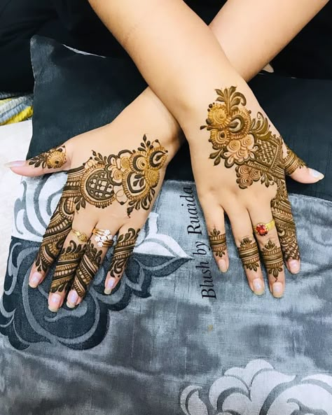 Simple henna string🧡 Mehedi Design, Heena Design, Unique Mehndi, Basic Mehndi, Mehndi Designs Bridal Hands, Arabic Henna, Simple Mehndi Designs Fingers, Best Mehndi Designs, Mehndi Art Designs