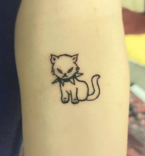 punk cat tattoo Bad Kitty Tattoo, Cat Fangs Tattoo, Cat And Music Tattoo, Simple Alt Tattoos, Goth Stick And Poke, Punk Cat Tattoo, Goth Cat Tattoo, Skeleton Cat Tattoo, Silly Cat Tattoo