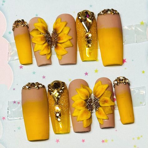 Sunflower Design Nails, Nail Art Hand Painted, 3d Sunflower Nails, Fall Sunflower Nails, Sunflower Nails Design, Sagittarius Energy, Press On Nail Kit, Sunflower Nail Art, Sunflower Designs