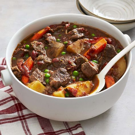 Christmas Eve Beef Stew Christmas Beef Stew, Christmas Stew Recipes, Christmas Stew, Christmas Beef, Easy Beef Stew Recipe, Beef And Potato Stew, Easy Beef Stew, Ground Beef Pasta, Xmas Dinner