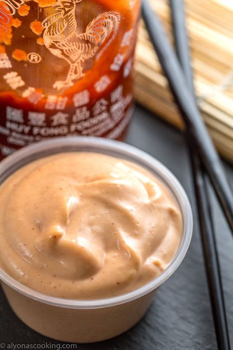 Sushi Mayo, Spicy Mayo Recipe, Sushi Sauce, Sushi Recipes Homemade, Dessert Chef, Spicy Tuna Roll, Mayo Recipe, Dip Sauce, Homemade Sushi