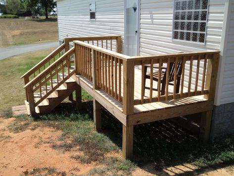 6x12-back-open-deck-pic-1 Back Stairs To Yard, Small Deck Ideas With Stairs, Small Deck With Stairs, Small Front Deck, Back Deck Designs, Mobile Home Porches, Diy Stairs Outdoor, Vaulted Roof, Mobile Home Deck