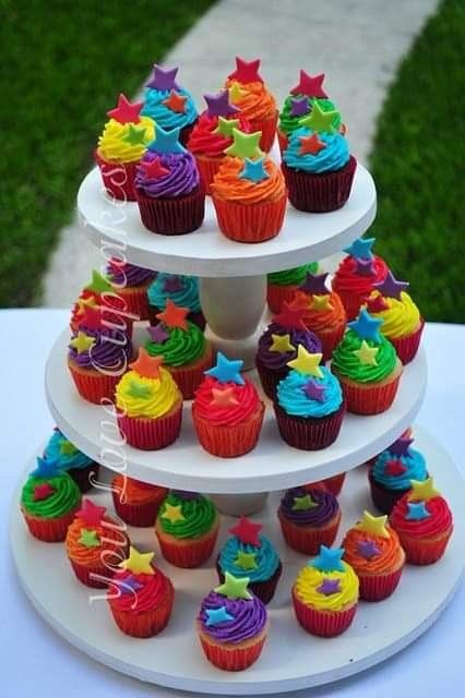 80s Food, Rainbow Cupcake, Kid Cupcakes, Colorful Cupcakes, Cupcakes Decorados, Zucchini Cake, Rainbow Cupcakes, Rainbow Food, Cupcake Tower