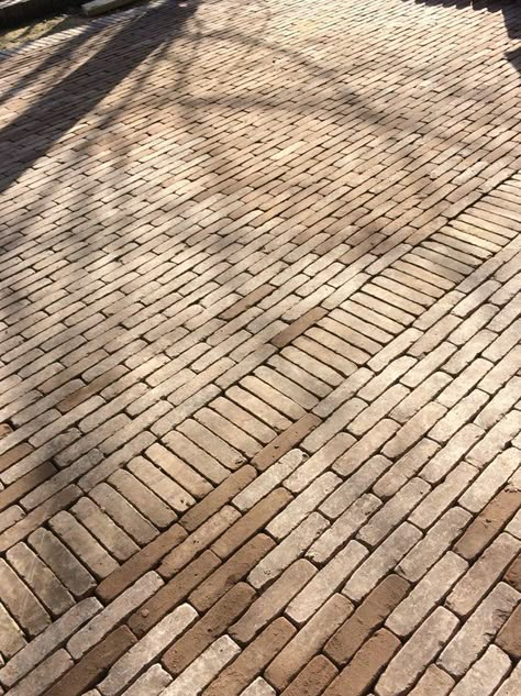 Vande Moortel, Garden Ideas Uk, Clay Pavers, Paving Pattern, Brick Paving, Driveway Design, Dry Garden, Decking Material, Garden Fire Pit