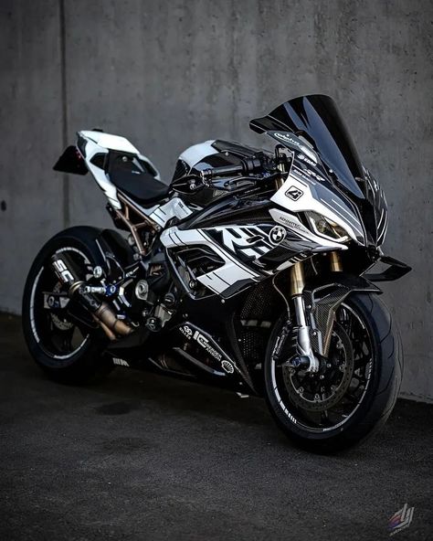 Kawasaki Motorcycles Sport Bikes, Bmw Motorcycle S1000rr, Bmw Motor, Bmw Motorbikes, Best Motorbike, Bike Bmw, Image Moto, Motorcycle Aesthetic, Unhealthy Obsession