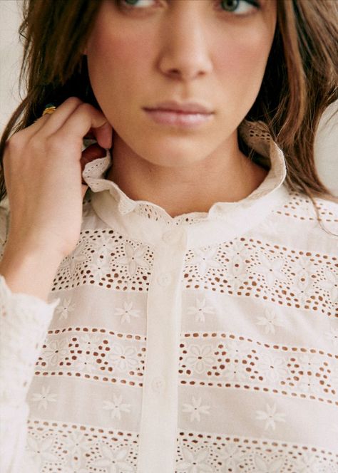 Lace Blouse Styles, Sezane Blouse, Tomboy Shirts, French Clothing, Style Parisienne, Parisienne Chic, Parisian Chic Style, Classic Style Outfits, White Lace Blouse