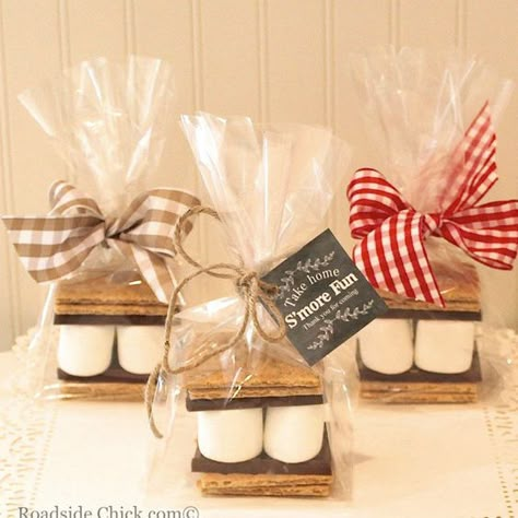 Memorable Dinner Party Gift Ideas For Guests - Graham's and Son Smores Party, Dinner Party Gifts, Lumberjack Birthday Party, Lumberjack Baby Shower, Lumberjack Baby, Boy Baby Shower Ideas, Cheap Fall, Baby Shower Bbq, Camping Birthday