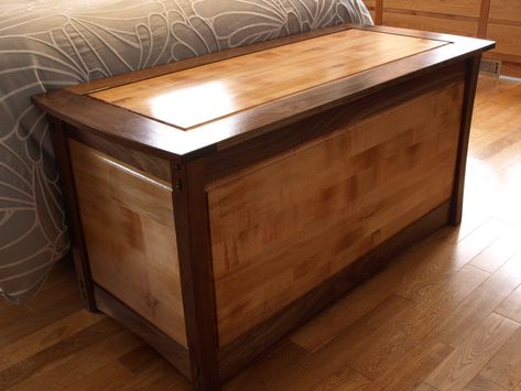 Maple and Walnut Blanket Box - FineWoodworking Blanket Chest Plans, Diy Wood Chest, Wooden Blanket Box, Chests Diy, Chest Woodworking Plans, Maple Furniture, Chest Ideas, Wooden Toy Boxes, Woodworking Box