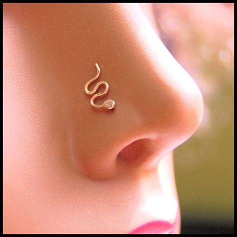 Fake Nose Stud, Piercings Ear Conch, Nose Jewels, Unique Nose Rings, Cute Nose Piercings, Nose Ring Jewelry, Cute Nose, Gold Nose Stud, Nose Bones