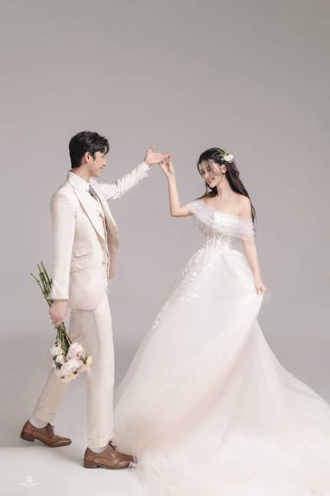 Korean Prewedding Studio, Korean Wedding Photos, Ball Gown Designs, Korean Prewedding Photography, Korean Wedding Photoshoot, Fairytale Wedding Dresses, Enchanting By Mon Cheri, Korean Prewedding, Elegant Long Sleeve Wedding Dresses