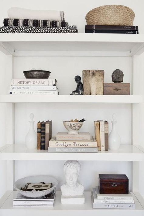 How to Style a Bookcase or Bookshelf. | Unearth Interiors Open Shelving Decor, Bookshelves Styling, Style Bookshelves, Bookcase Inspiration, Travel Display, Open Bookshelf, Shelves Decor, Shelf Decor Living Room, Styling Shelves