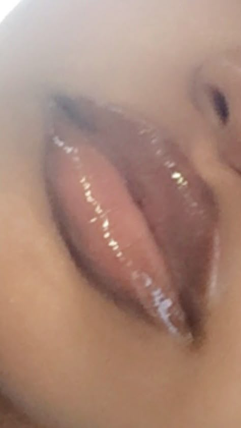 So I outlined my lips with a dark brown eyebrow pencil that I got from the dollar store. Cheap Of course. Then, put NYX intense butter gloss (in tres leches) and finally put lipgloss (Broadway rosehip oil lipgloss in the pic) but I sometimes use different glosses. Pretty sure these weren’t pricey either. Brown Outline Lips With Gloss, Brown Lips Aesthetic, Lip Gloss On Black Women, Dark Brown Lipgloss, Dark Outlined Lips, Brownie Drip Nyx Butter Gloss, Brown Outline Lips, Brown Lipliner With Gloss, Lips Gloss Aesthetic