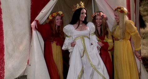 The Love Witch (2016) dir. Anna Biller Love Witch Wedding, The Love Witch Art, The Love Witch Outfits, 20s Movies, Elaine Parks, Folk Movies, Anna Biller, The Love Witch Movie, Medieval Revival