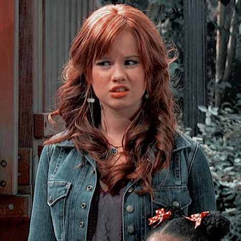 Jessie Prescott, Hey Jessie, Disney Jessie, Person Running, Alex Russo, Disney Channel Shows, Debby Ryan, Disney Day, Disney Xd