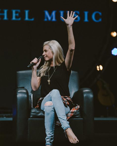 WorshipU sur Instagram : Tomorrow, February 18th from 10-11am PST, we will be hosting an AMA, "Ask Me Anything" with Jenn Johnson (@jennjohnson20) - WorshipU students, post your questions about worship or life in general to the discussion board, and Jenn will get to as many as possible! Also tune into Periscope (@worshipuni), as we will be live streaming some of the Q & A time with Jenn. Looking forward to answering your questions and hearing your thoughts. Leader Outfit Women, Worship Leader Outfit Women, Worship Leader Outfit, Spiritual Pics, Worship Outfits, Amanda Bell, Jenn Johnson, Modest Fall Outfits, Christian Photography