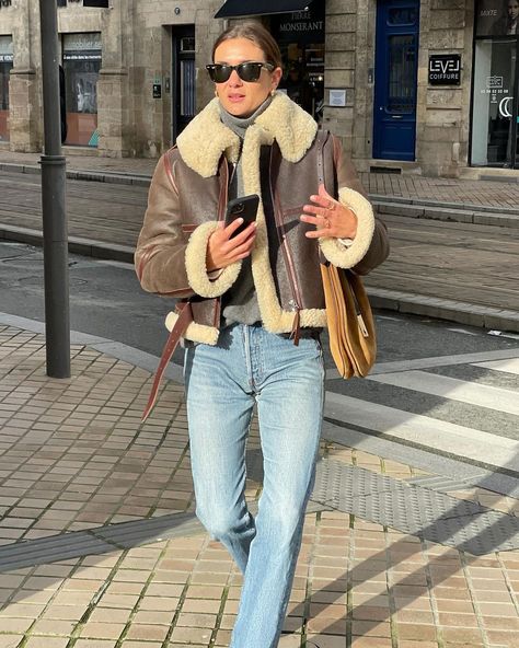 Shearling Jacket Outfit, Sherling Coat, Sherling Jacket, Jacket Trend, Simple Winter Outfits, Shearling Jacket Women, Trendy Outfits Winter, Aviator Jackets, Fashion People