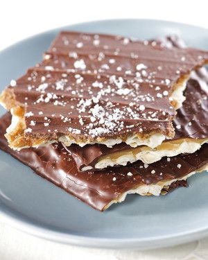 Homemade Toffee-Chocolate Matzah Matzah Recipes, Jewish Holiday Recipes, Passover Desserts, Homemade Toffee, Matzo Meal, Martha Stewart Recipes, Passover Recipes, Chocolate Toffee, Jewish Recipes