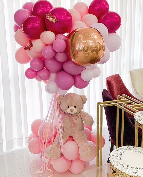 Partycus decoration🎈 on Instagram: “So cute ! Very beautiful balloons with teddy bear and butterflies !🌸💗 @lotos.air #partycus #birthdayparty #birthdaypartyideas…” Teddy Bear Baby Shower Theme, Bear Baby Shower Theme, Idee Babyshower, Teddy Bear Birthday, Valentines Balloons, Bear Birthday Party, Baby Balloon, Diy Balloon Decorations, Baby Gender Reveal Party