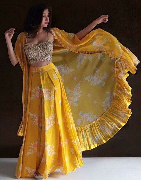 डिजाइनर कपड़े, Haldi Dress, Lehenga Choli Designs, Haldi Outfits, Function Dresses, Trendy Outfits Indian, Wedding Lehenga Designs, Long Dress Design, Indian Dresses Traditional