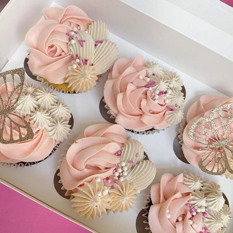 Sugar And Sparrow Strawberry Cake, Designer Cupcakes, Pink Cc, Cupcake Decoration, Buttercream Flowers, Cupcake Ideas, Food Tips, Cup Cakes, Cake Decoration