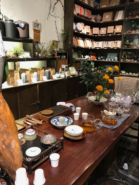 Tea Restaurant Design, Cozy Tea Shop, Tea House Aesthetic, Tea Shop Interior Design, Tea Shop Aesthetic, Tea Shop Interior, Japanese Tea Shop, Chinese Tea Shop, Tea Store Design