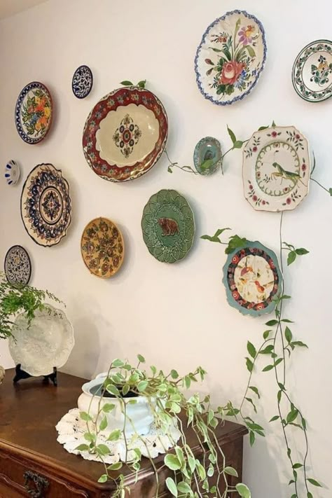 Inspired Vintage Plate Wall Display Ceramic Plates Wall Decor, Decor Plates On Wall, Decorative Plates On Wall Kitchen, Plates On Walls Ideas, Antique Plates On Wall Decorating Ideas, Vintage Plate Wall Decor, Wall Plate Display, Boho Plates On Wall, Plates On Wall In Kitchen