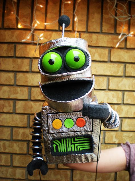 Robot Puppet, Types Of Puppets, 2nd Grade Class, Custom Puppets, Puppets For Kids, Puppets Diy, Marionette Puppet, Puppet Patterns, Sock Puppets