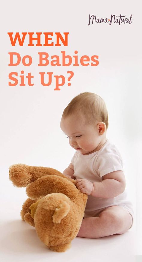 When do babies sit up? When baby sits up is different for each baby. Find out how and when baby develops the ability to sit... and what comes next. https://www.mamanatural.com/when-do-babies-sit-up/ How To Help Baby Sit Up, Helping Baby Sit Up, 5 Month Old Baby Activities, Sitting Up Baby, Baby Development Chart, Baby Rolling Over, 5 Month Baby, Baby Development Activities, 5 Month Old Baby