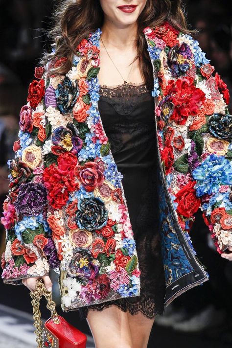 Wizarding Fashion, 3d Flower Applique, Hp Universe, Mode Abaya, A Jacket, Floral Fashion, Dolce E Gabbana, Flower Applique, Fall 2017