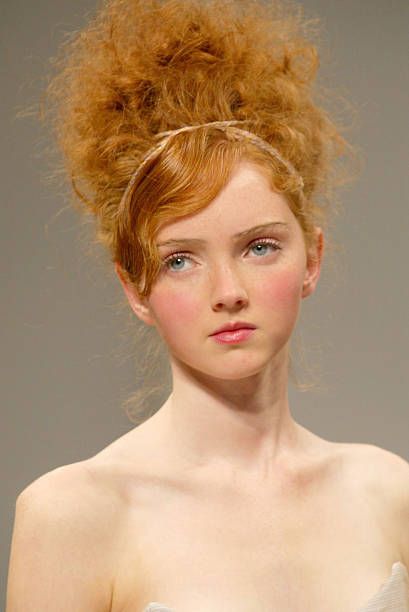 Actresses With Black Hair, Flame Hair, Ginger Models, Lily Cole, Runway Hair, Belle Silhouette, It Girls, Porcelain Doll, 인물 사진