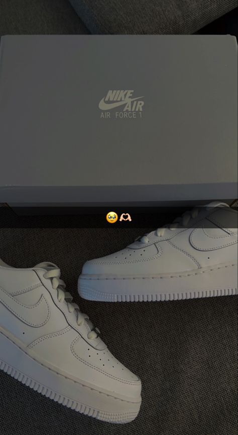 Fake Shoe Snaps, Nike Shoes Snap, Snap Fake, Fake Clothes, Faux Snap, Fake Shoes, Air Force 1 White, Football Shop, Shoe Wall