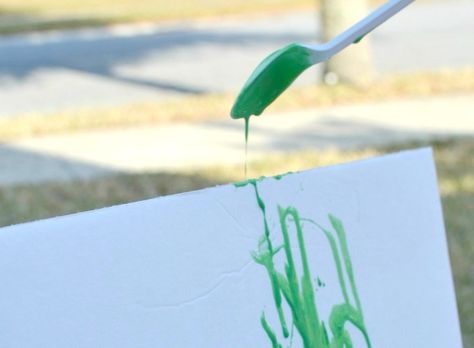 Gravity painting with kids (science + art) plus a great way to extend the activity... Science Provocations, Reggio Emilia Art, Water Paint Brush, Gravity Painting, Gravity Art, Preschool Painting, Art Activity For Kids, Galaxy Crafts, Artful Parent