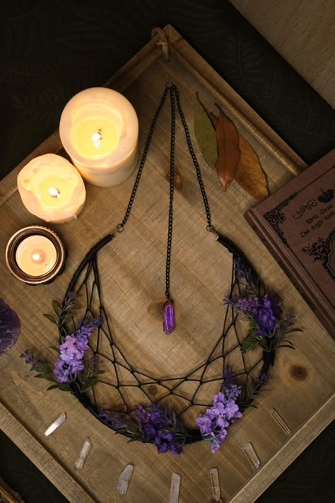 Diy Witchy Decor Bedroom, Dream Catcher Black, Crystal Dream Catcher, Black Crescent Moon, Atrapasueños Diy, Moon Wall Hanging, Dream Catcher Decor, Dream Catcher Craft, Witchy Crafts