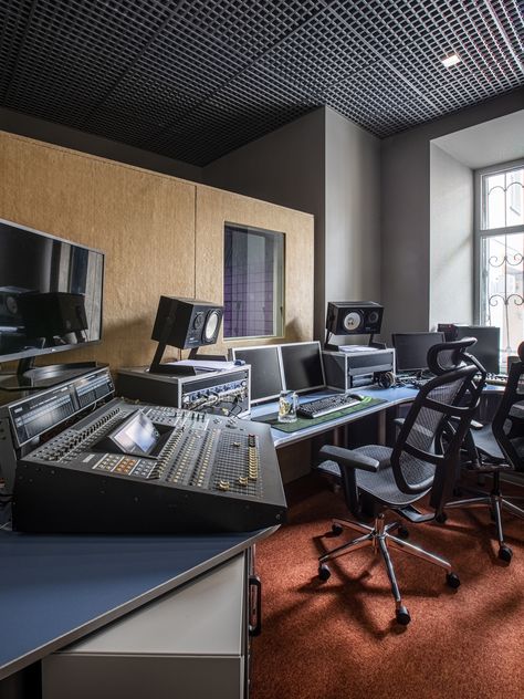 Recording Studio Aesthetic, Floor Brick, Design Studio Office, Company Office, Recording Studio Design, Studio Office, House Photography, Office Buildings, Architecture Inspiration