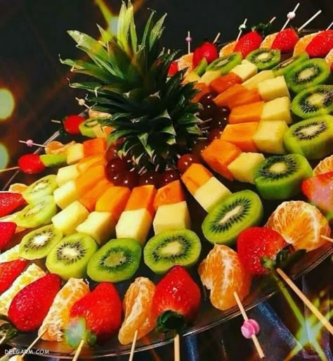 High Fiber Vegetables, Fruit Buffet, Fruit For Diabetics, High Fiber Fruits, Fruit Platter Designs, Decorações Com Comidas, Party Food Buffet, Fruit Kabobs, Fruit Arrangements