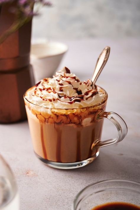 Homemade Caramel Macchiato, Caramel Macchiato Recipe, Macchiato Coffee, Keto Caramel, Macchiato Recipe, Keto Whipped Cream, Almond Milk Coffee, Ice Caramel Macchiato, Coffee Place