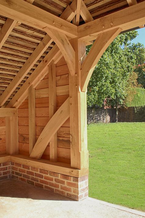 Round Timber Framing, Timber Frame Garage, Timber Frame Joinery, Timber Garage, Oak Framed Buildings, Timber Frame Building, Garage Roof, Timber Frame Construction, Timber Buildings