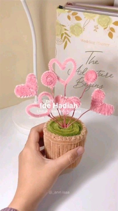 Craft And Creation | Isn't it… | Instagram Pipe Cleaner Flowers, Plastic Bottle Flowers, Crochet Hair Clips, Flower Bouquet Diy, Pipe Cleaner Crafts, Flower Gift Ideas, Flower Video, Giant Paper Flowers, Fabric Flowers Diy