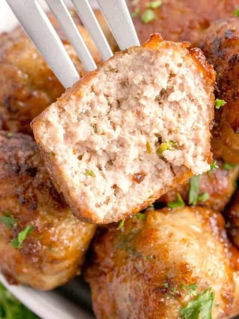 Super Easy Meatballs without Breadcrumbs! - Everyday Family Cooking Meatball Recipe Without Breadcrumbs, Meatballs Without Breadcrumbs, Easy Meatball Recipes, Delicious Air Fryer Recipes, Easy Meatballs, Easy Meatball, Cooks Air Fryer, Meatball Recipes Easy, Tasty Meatballs