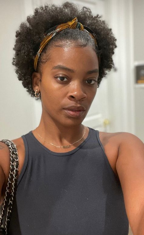 Ari Lennox's Natural Hair Is Flourishing After Big Chop In January - Emily CottonTop Big Chop Natural Hair, Short Afro Hairstyles, Short Natural Curly Hair, Twa Hairstyles, Natural Hair Cuts, Natural Hair Short Cuts, Natural Afro Hairstyles, Girls Natural Hairstyles, Pelo Afro