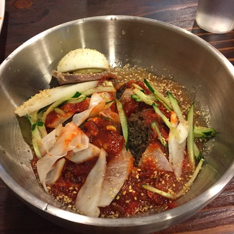 Bibim-naengmyeon Bibim Naengmyeon, Naengmyeon Aesthetic, Taste Buds, Crab, Love Food, Cafe, Favorite Recipes, Ethnic Recipes