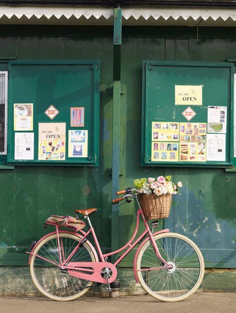 Pink vintage bike with a basket of flowers Bicycle With Flowers In Basket, Bicycle Aesthetic, Summer Nostalgia, Bike With Basket, Pink Bicycle, Bike Aesthetic, Velo Vintage, Pink Bike, Nostalgia Aesthetic