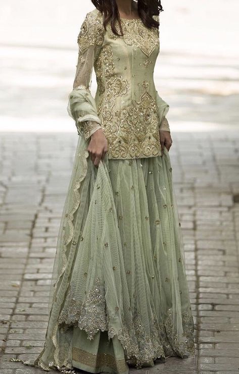 Brides side dress inspo Desi Dress, Desi Wedding Dresses, Pakistani Wedding Outfits, Desi Fashion Casual, Pakistani Fancy Dresses, Beautiful Pakistani Dresses, Desi Clothes, Indian Dresses Traditional, Traditional Indian Outfits