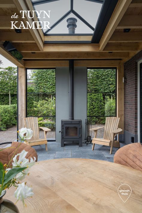 Een buitenverblijf aan de woning hoort aan te sluiten bij de stijl van het woonhuis. Van ons kun je dan ook goed advies verwachten over materiaalkeuze, afmetingen en styling. Buitenverblijf, veranda, veranda ideeën, bijgebouw landelijk, houten schuur, schuurwoning, schoorsteen, schoorsteen landelijk, haard, kachel overkapping, eikenhouten overkapping, terrasoverkapping, zithoek, luxe tuinkamer, tuinkamer, tuinkamer inrichting, tuinkamer ideeen, tuinkamer aanbouw. Summer House Garden, Bbq Area, Eindhoven, Yard Landscaping, Garden Planning, Covered Patio, Summer House, Pergola, Outdoor Living