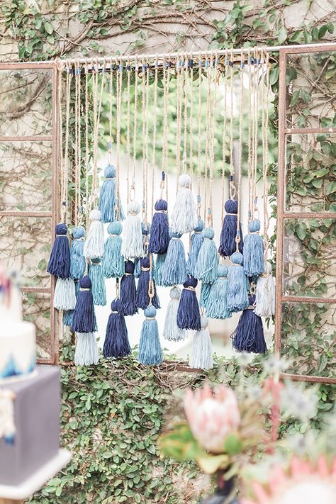 Stylish Blue and Boho Wedding Inspiration Made for the Summer #WeddingInspiration #WeddingInspo #StyledShoot Blue Boho Wedding Decor, Blue Boho Party Decor, Mamma Mia Photo Backdrop, Boho Wedding Beach Decoration, Bohemian Blue Beads For Party, Picnic Styling, Denim Wedding, Boho Styl, Denim And Diamonds