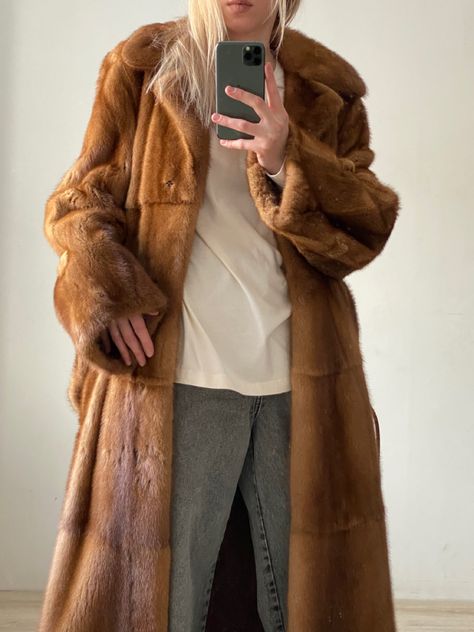 Vintage mink fur coat Fake Fur Coat Outfit, Mink Coats Outfit, Minimalism Clothes, Fake Fur Coat, Fur Coat Outfit, Fur Coat Vintage, Winter Inspo, Lady Style, Mink Coat